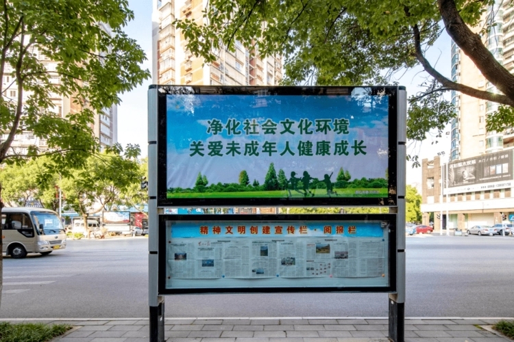 成都广告午夜视频APP色站下载外墙广告灯箱的形式和安装方法